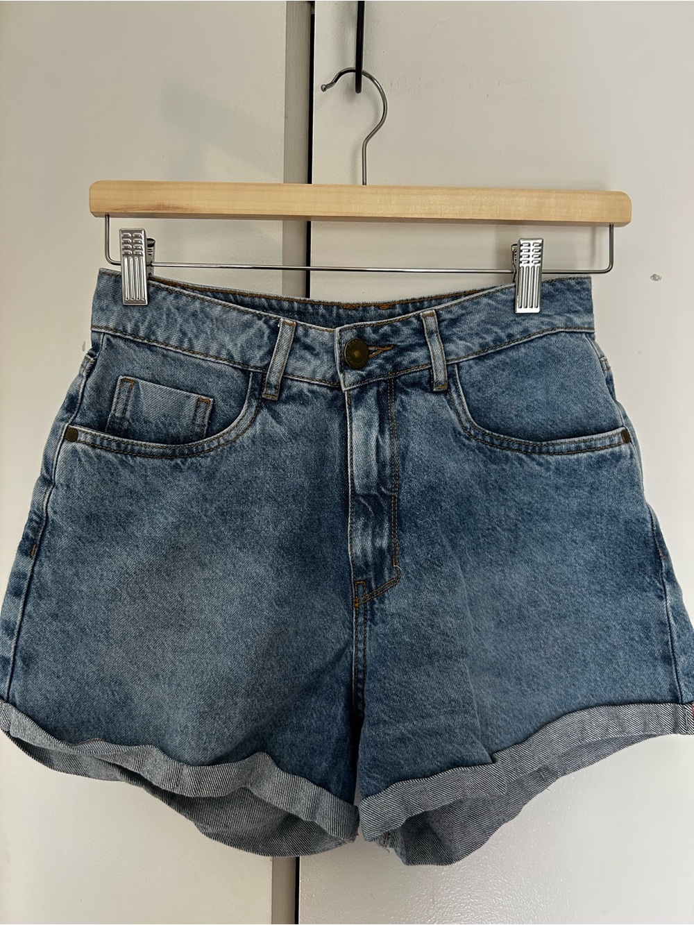 Women's Mid-Rise Blue Denim Rolled-Hem Shorts